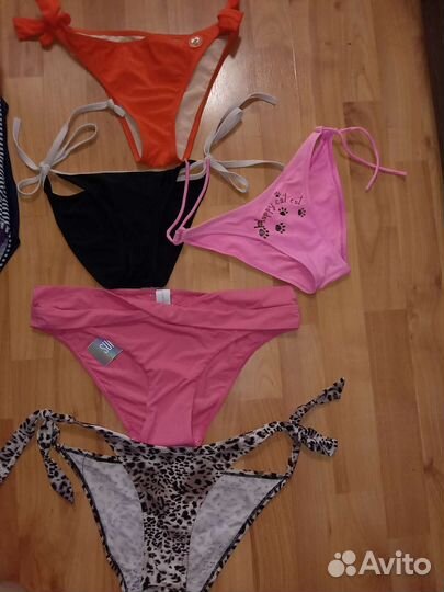 Купальники 9 шт, шапочки 2 шт