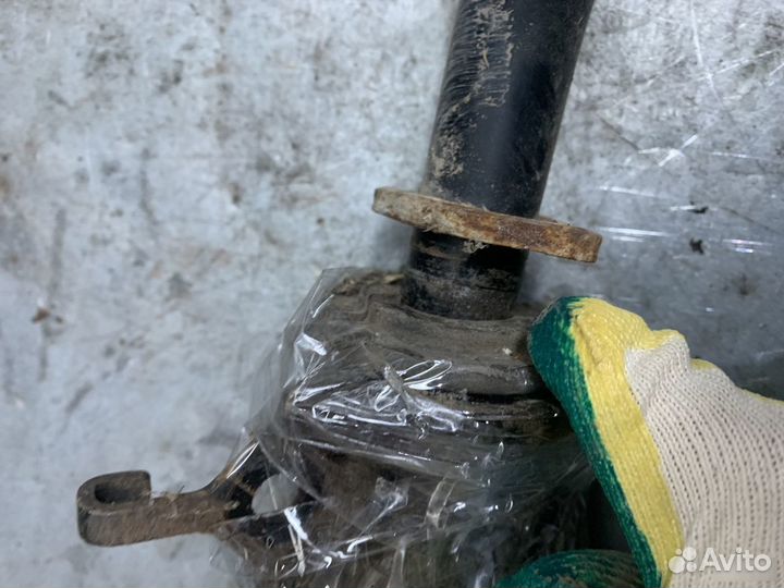 Стабилизатор задний Toyota Land Cruiser 200