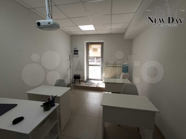 Помещение с отдельным входом на первой линии, 16м²