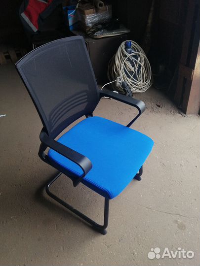Компьютерное конференц-кресло
