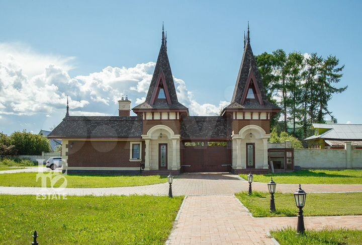 Дом 1500 м² на участке 12 га