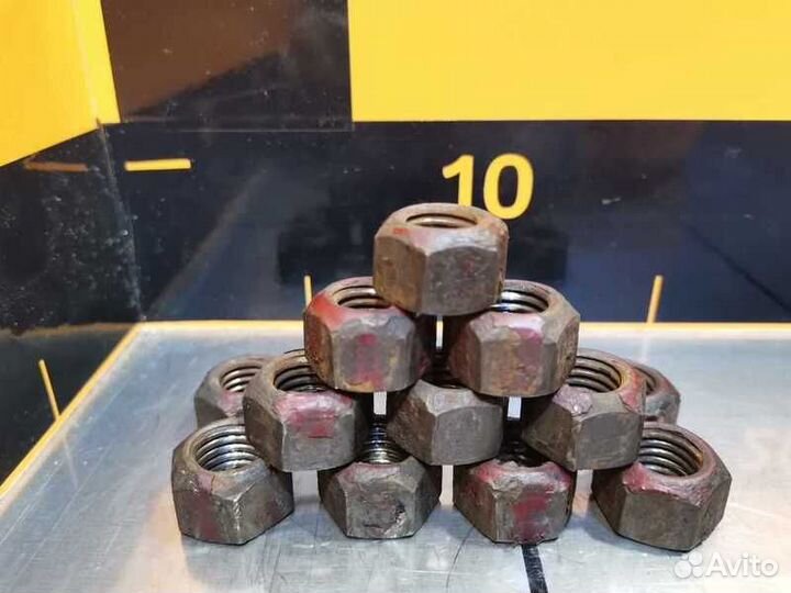 Гайка крепления полуоси задней ступицы volvo M14x2