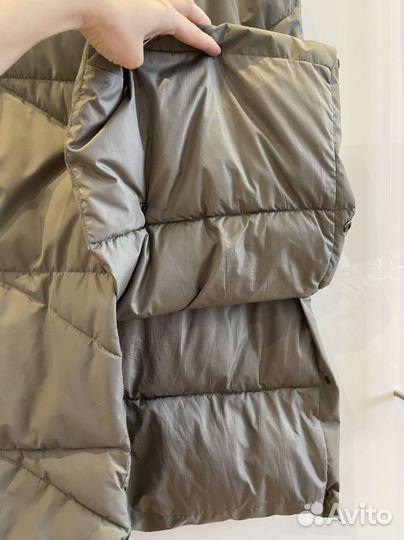 Жилетка женская утепленная с капюшоном