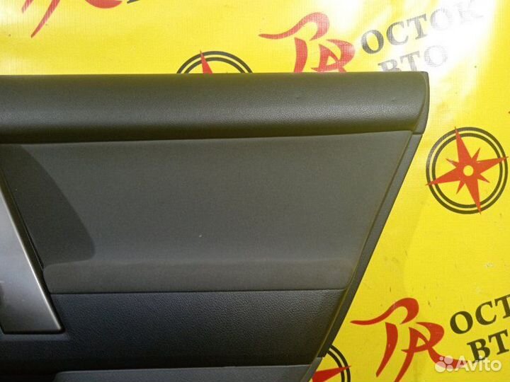 Обшивка двери задняя правая Toyota Land Cruiser