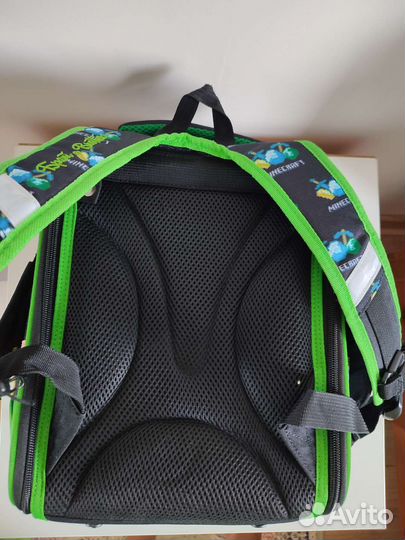 Ранец школьный для мальчика в отличном состояние