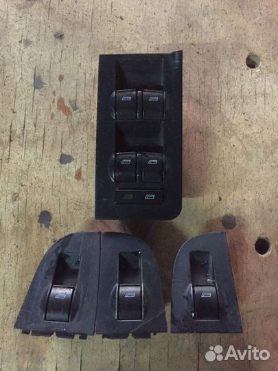 Кнопки стеклоподъемником на Audi A6 C5