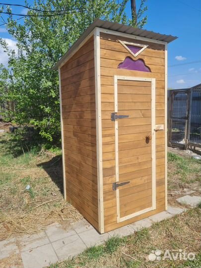 Деревянный туалет