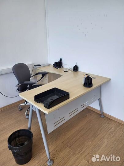 Офисный стол