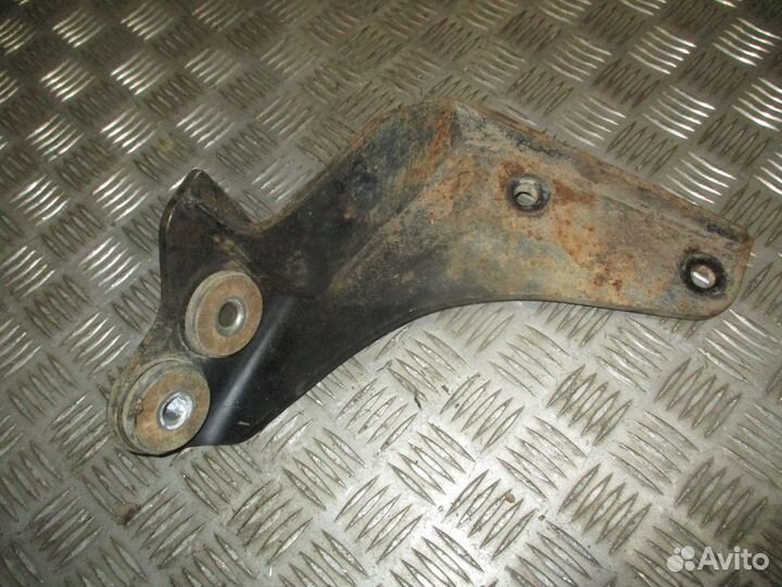 Кронштейн выхлопной трубы hino 17566-2420