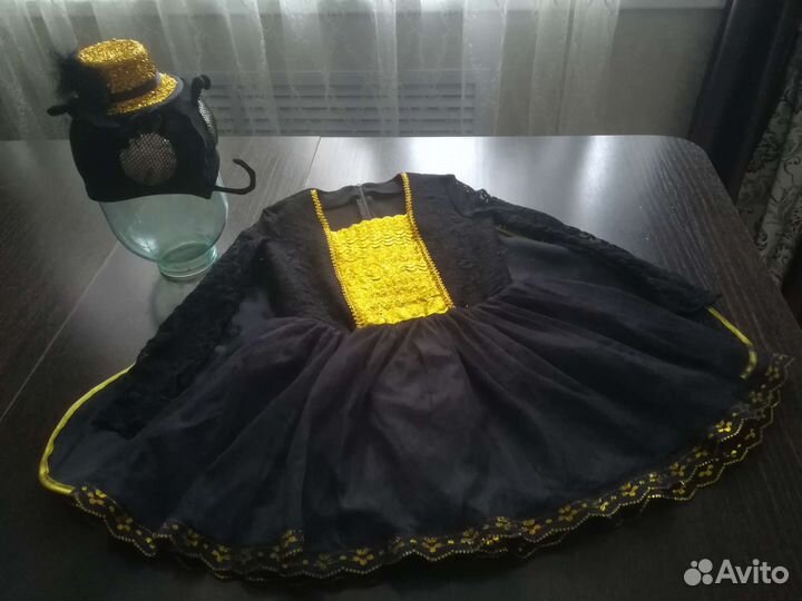 Кузнечик, жук, муха цокотуха, божья коровка