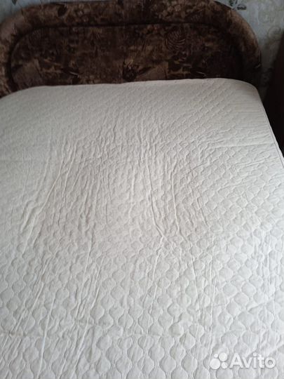 Кровать двухспальная с матрасом бу