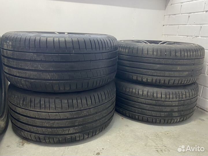 Pirelli P Zero 275/40 R21 и 315/35 R21 111Y