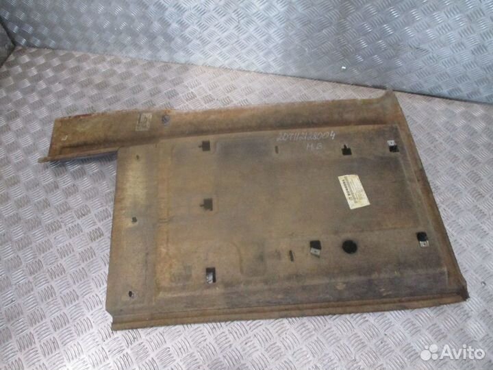 Обшивка боковой стенки кабины левая Mercedes-Benz