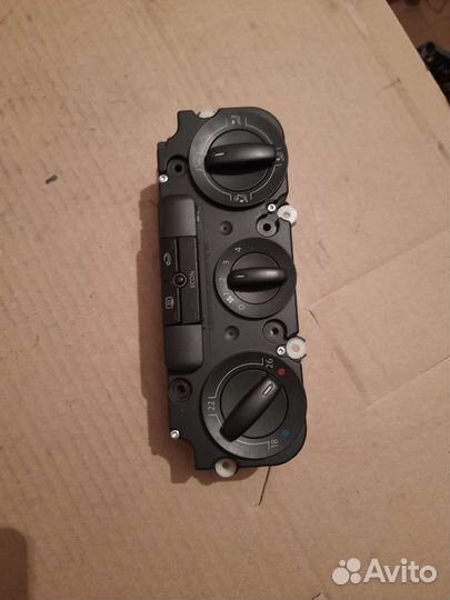 Блок управления печкой VW Гольф 5