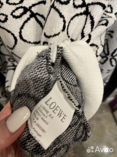 Кофта Loewe и джинсы