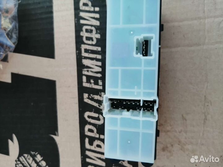 Блок управления стеклоподъемников на ниссан нот 1