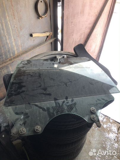 Subaru forester sg5 стекло