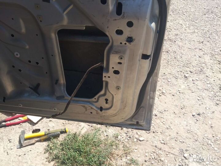 Дверь передняя левая Крайслер вояжор 4
