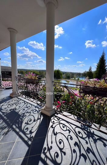 Дом 900 м² на участке 4 га