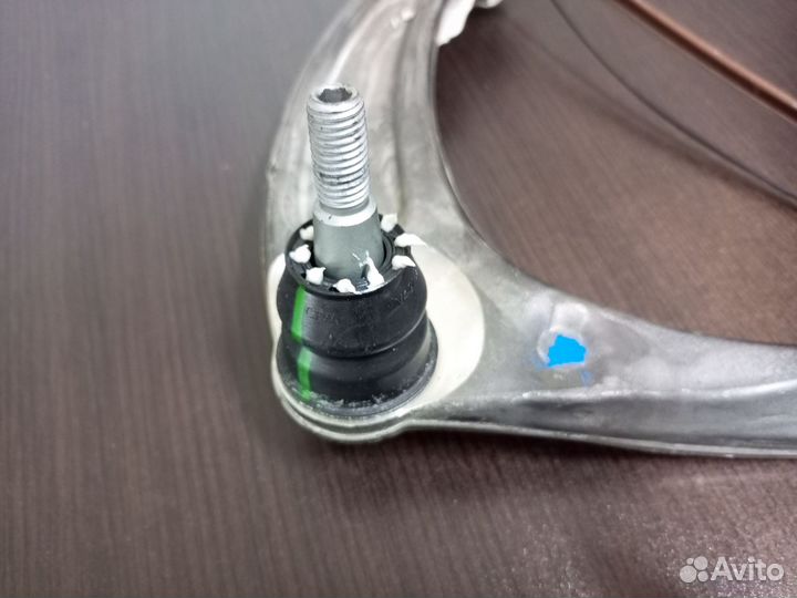 Рычаг верхний левый Cadillac Escalade 2021