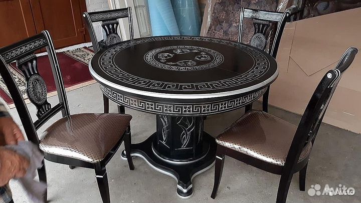 Стол Версаче круг