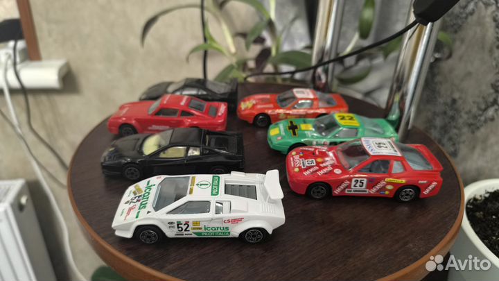 Модель автомобиля burago 1-43