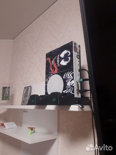 Xbox one s 2 геймпада 1tb