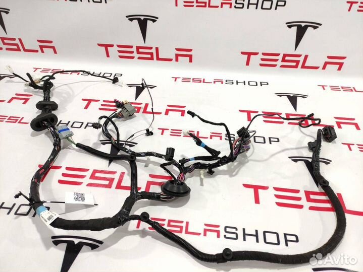 Электропроводка двери Tesla Model S 2015