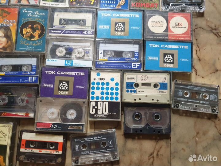 Аудиокассеты и подставка из ссср,есть запечатанные