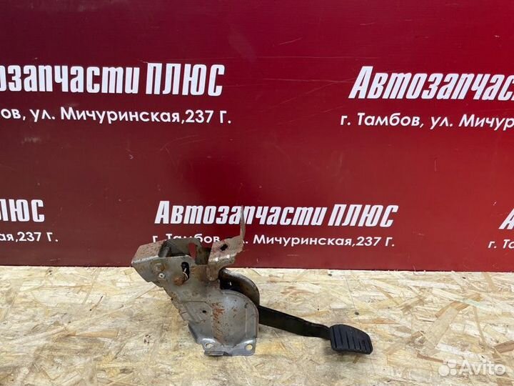 Педаль тормоза LADA X-Ray