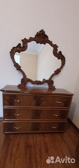 Спальный гарнитур