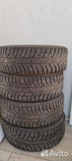 Bridgestone Ice Cruiser 7000 215/60 R16