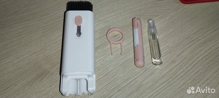 Многофункциональная щетка для чистки гаджетов 7в1