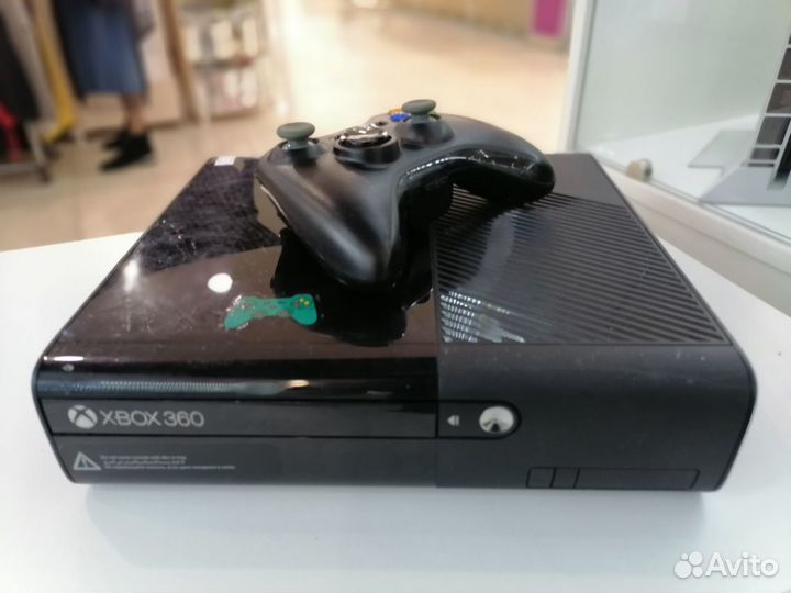 Xbox 360 E 250 Gb + джой + 98 игр
