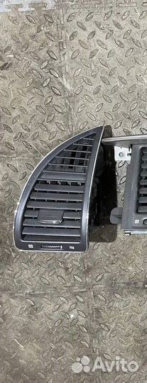 Дефлектор воздушный левый / правый (Infiniti QX56)