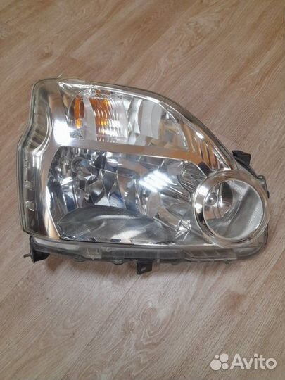 Фара галоген правая Nissan X-Trail T31 2007-2014