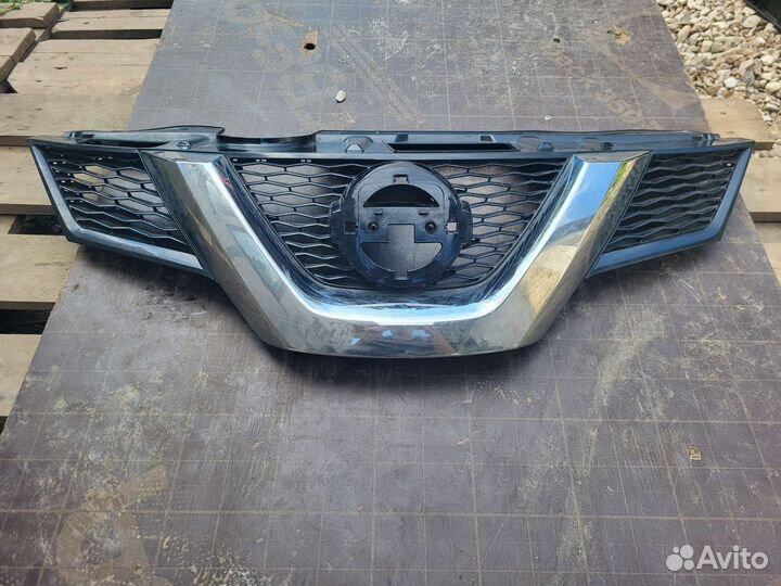 Решетка радиатора передняя Nissan X-Trail 3 T32