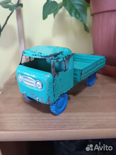 Игрушка грузовик УАЗ головастик. СССР