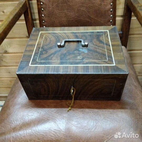 Сейф металлический старинный