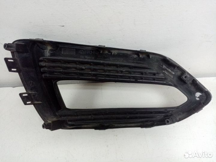 Рамка противотуманной фары правой Hyundai Solaris
