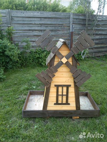 Декоративный колодец и мельница