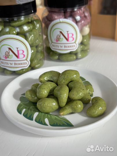 Орехи и ягоды в бельгийском шоколаде и йогурте