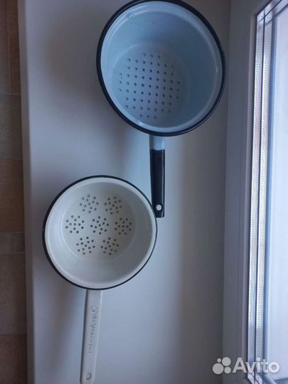 Дуршлаг и бидон эмалированный