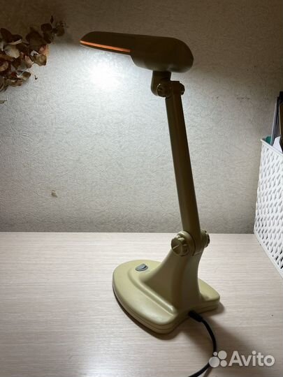 Настольная лампа