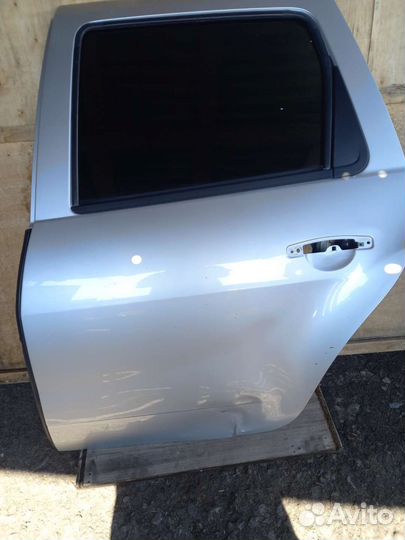 Дверь на рено дастер