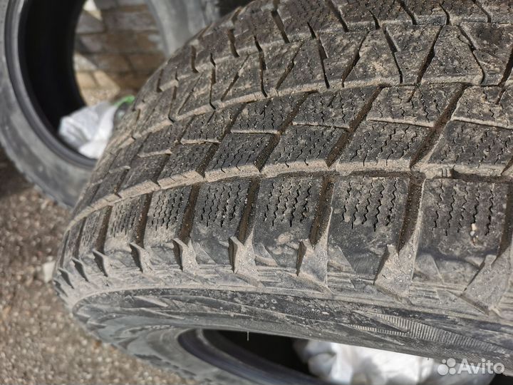 Bridgestone Blizzak DM-V1 265/65 R17