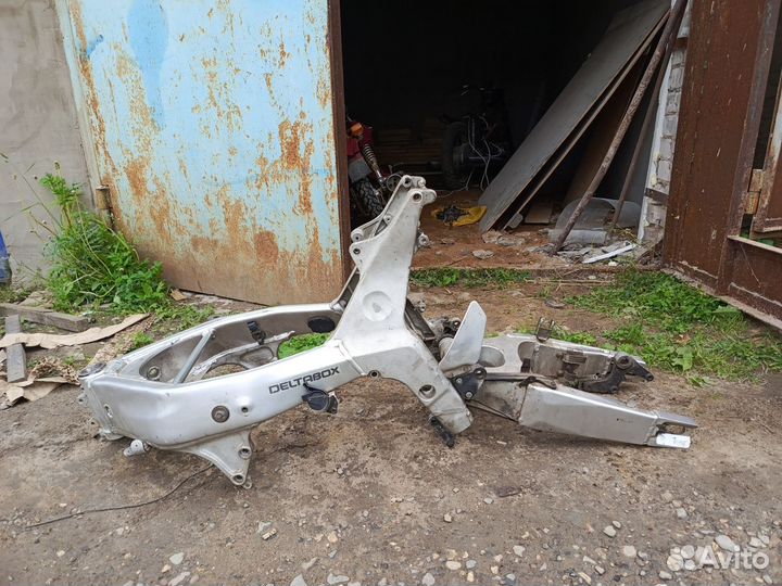 Рама Yamaha fzr 400