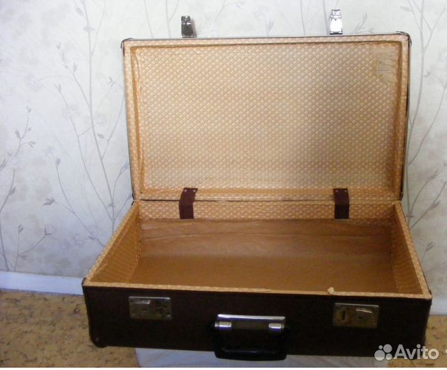 Чемодан, 20 век. Размеры 61 х 37 х 20
