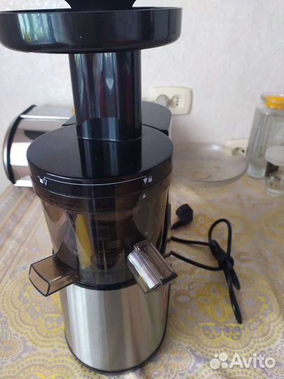 Соковыжималка шнековая Redmond RJ-M920S