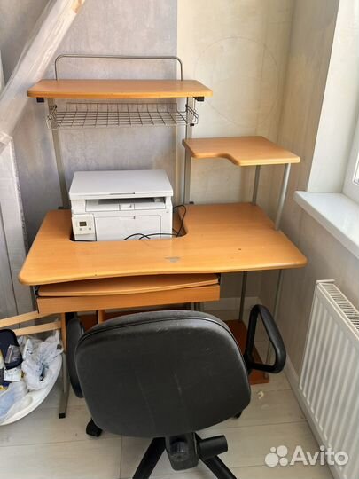 Компьютерный стол и стул